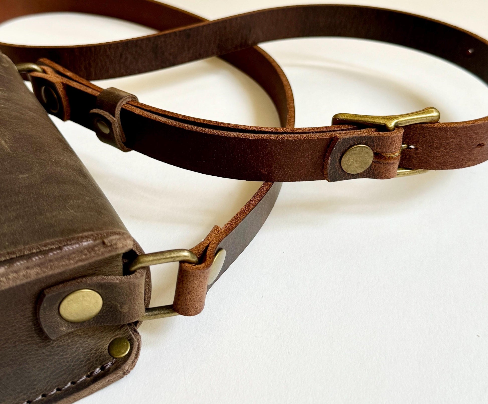 Handmade Brown Leather Crossbody Bag Everyday Unisex Shoulder Bag