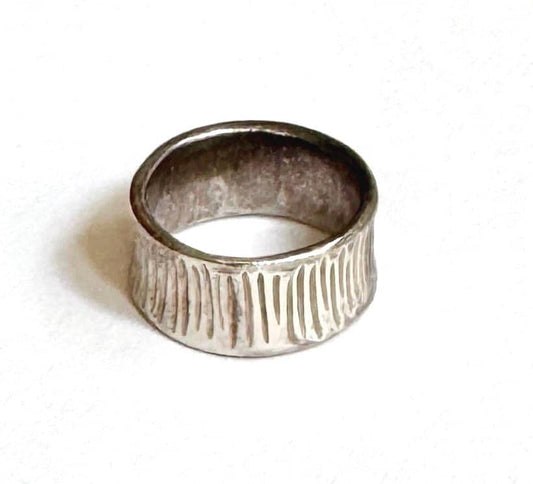 Vintage Sterling Silver Band Ring: Sculptural Hash Texture, Size 8