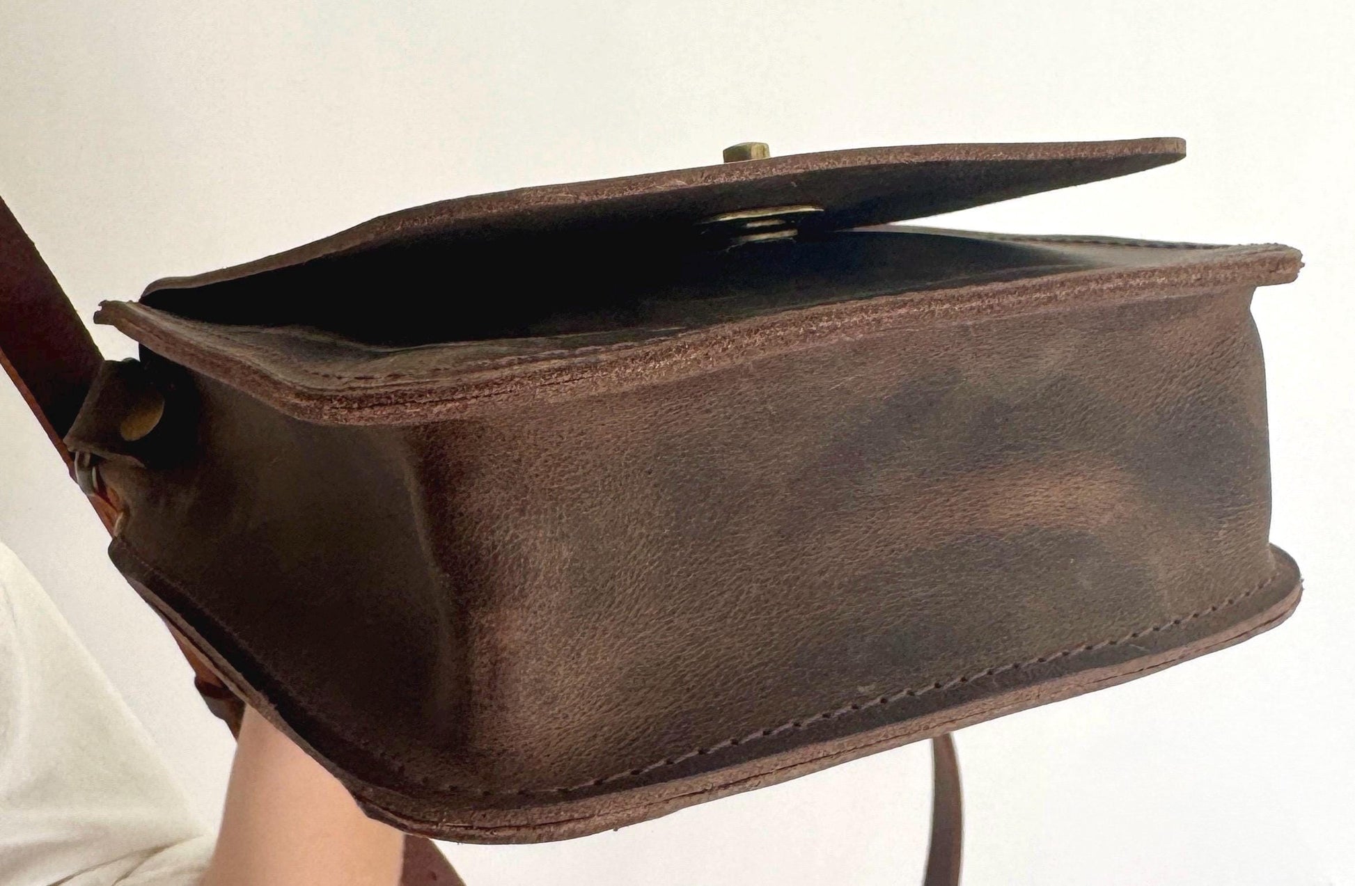 Handmade Brown Leather Crossbody Bag Everyday Unisex Shoulder Bag