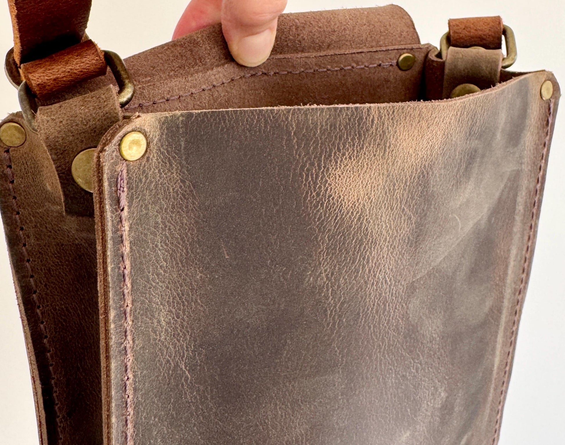 Handmade Brown Leather Crossbody Bag Everyday Unisex Shoulder Bag