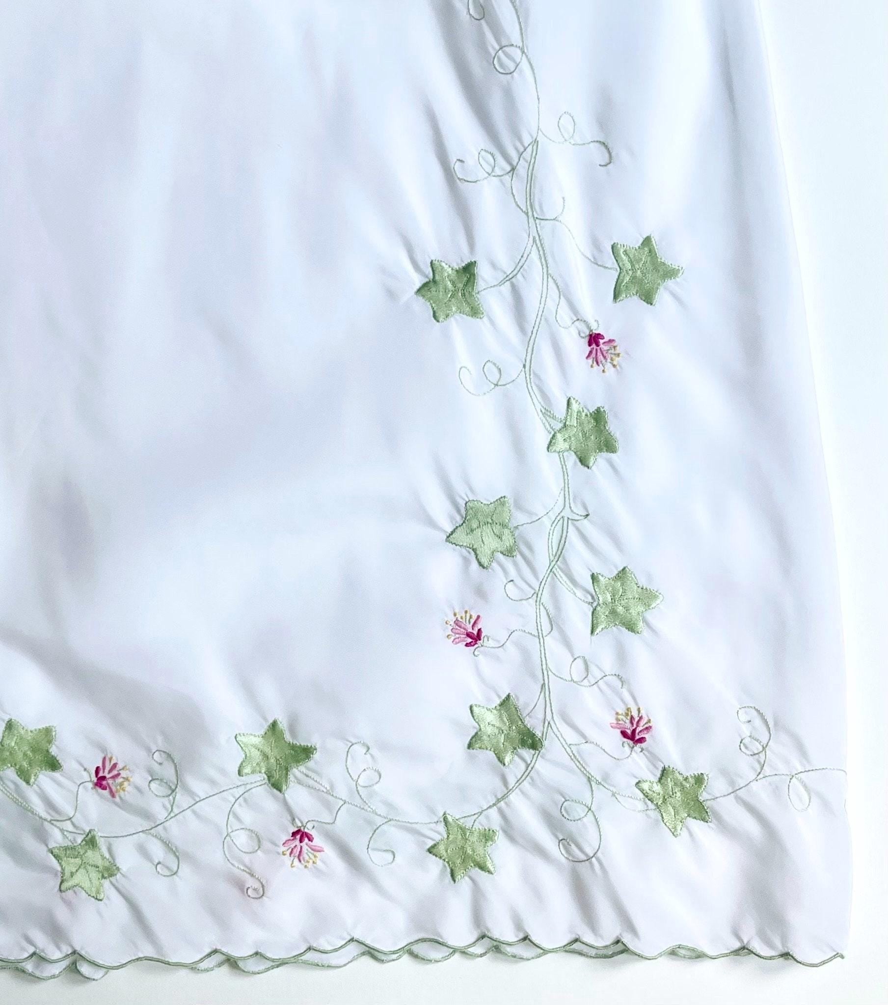 Odette Barsa Floral Half Slip Skirt Vintage 60s Matej for Odette Barsa Sleepwear Lingerie White Botanical Flower Applique