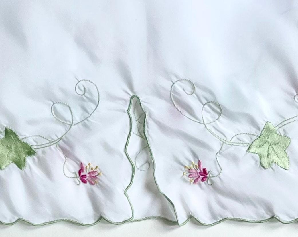 Odette Barsa Floral Half Slip Skirt Vintage 60s Matej for Odette Barsa Sleepwear Lingerie White Botanical Flower Applique