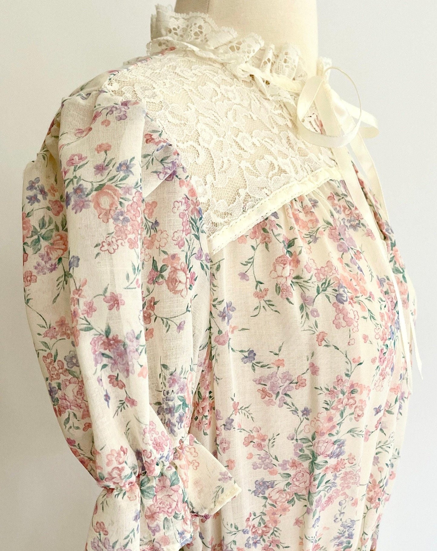 Vintage 70s Pastel Floral Prairie Dress Lace Trim Short Sleeve
