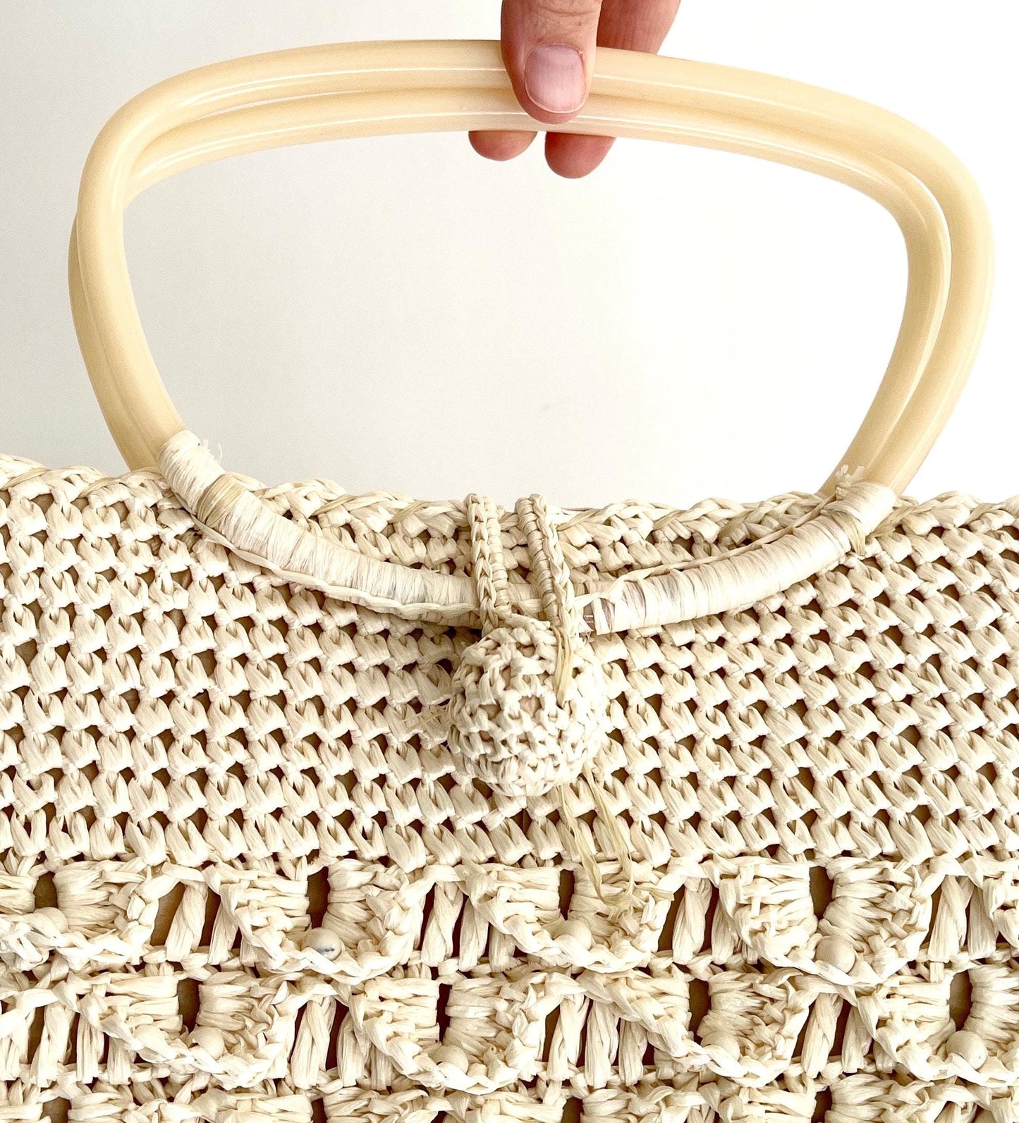Vintage Woven Raffia Bag: 1950s-60s White Purse with Plastic Handles