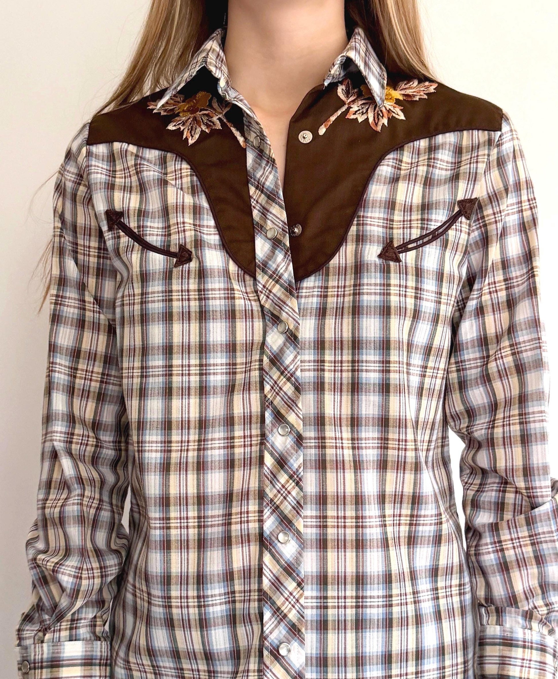 Vintage Embroidered Western Shirt 70s Cowgirl Plaid Snap Shirt Floral Embroidery