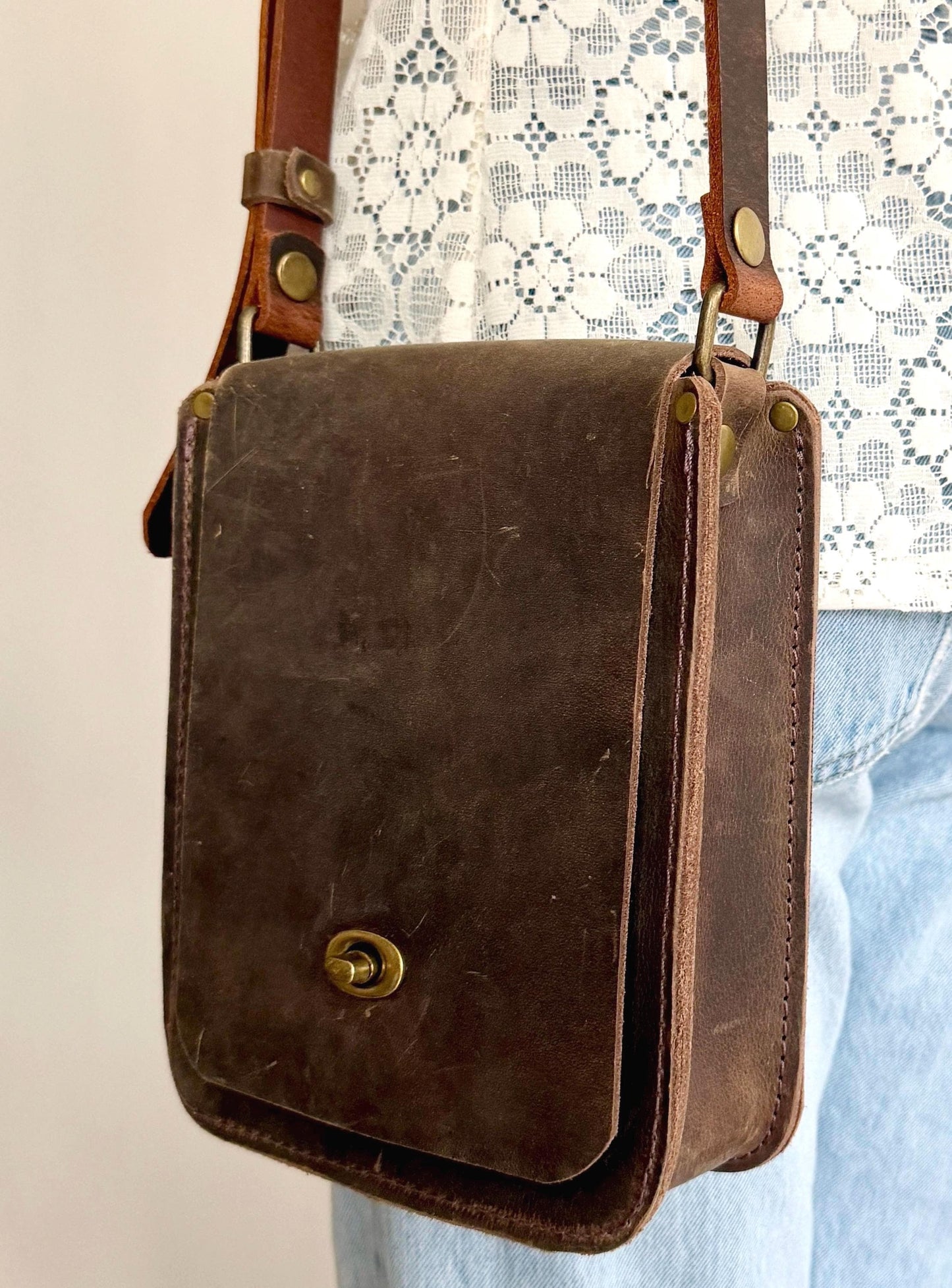 Handmade Brown Leather Crossbody Bag Everyday Unisex Shoulder Bag