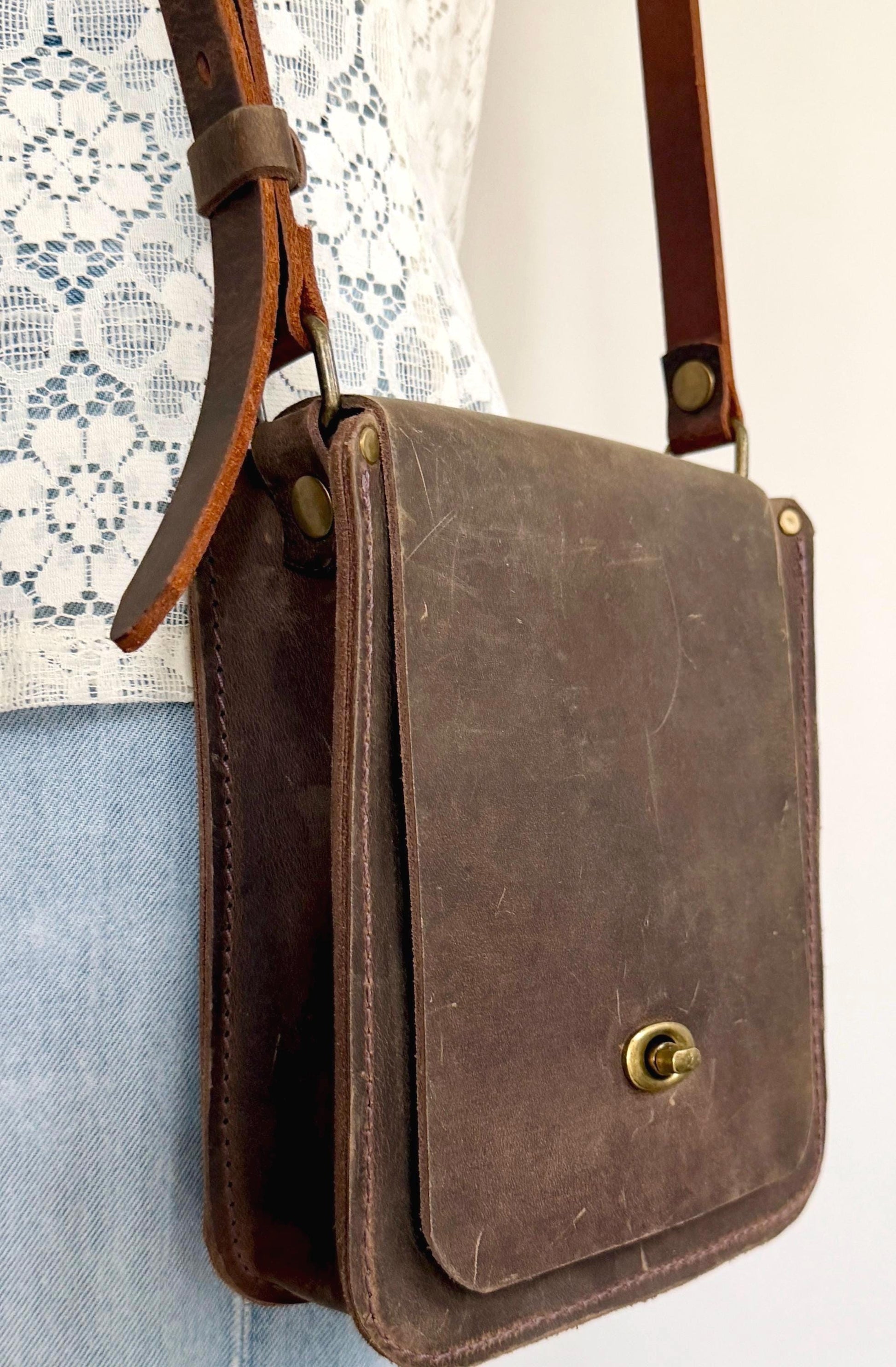 Handmade Brown Leather Crossbody Bag Everyday Unisex Shoulder Bag