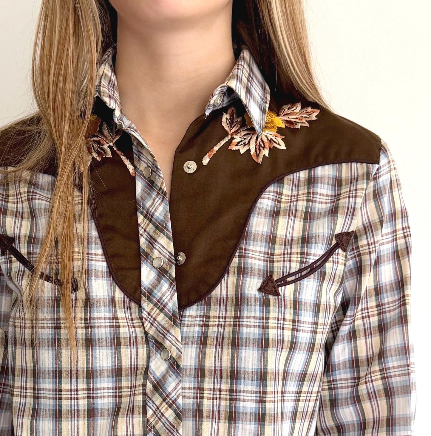 Vintage Embroidered Western Shirt 70s Cowgirl Plaid Snap Shirt Floral Embroidery