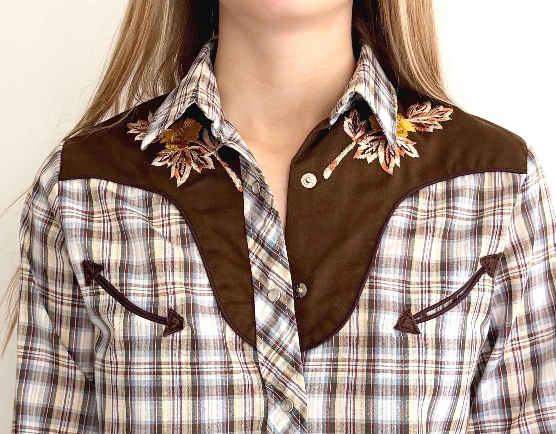 Vintage Embroidered Western Shirt 70s Cowgirl Plaid Snap Shirt Floral Embroidery