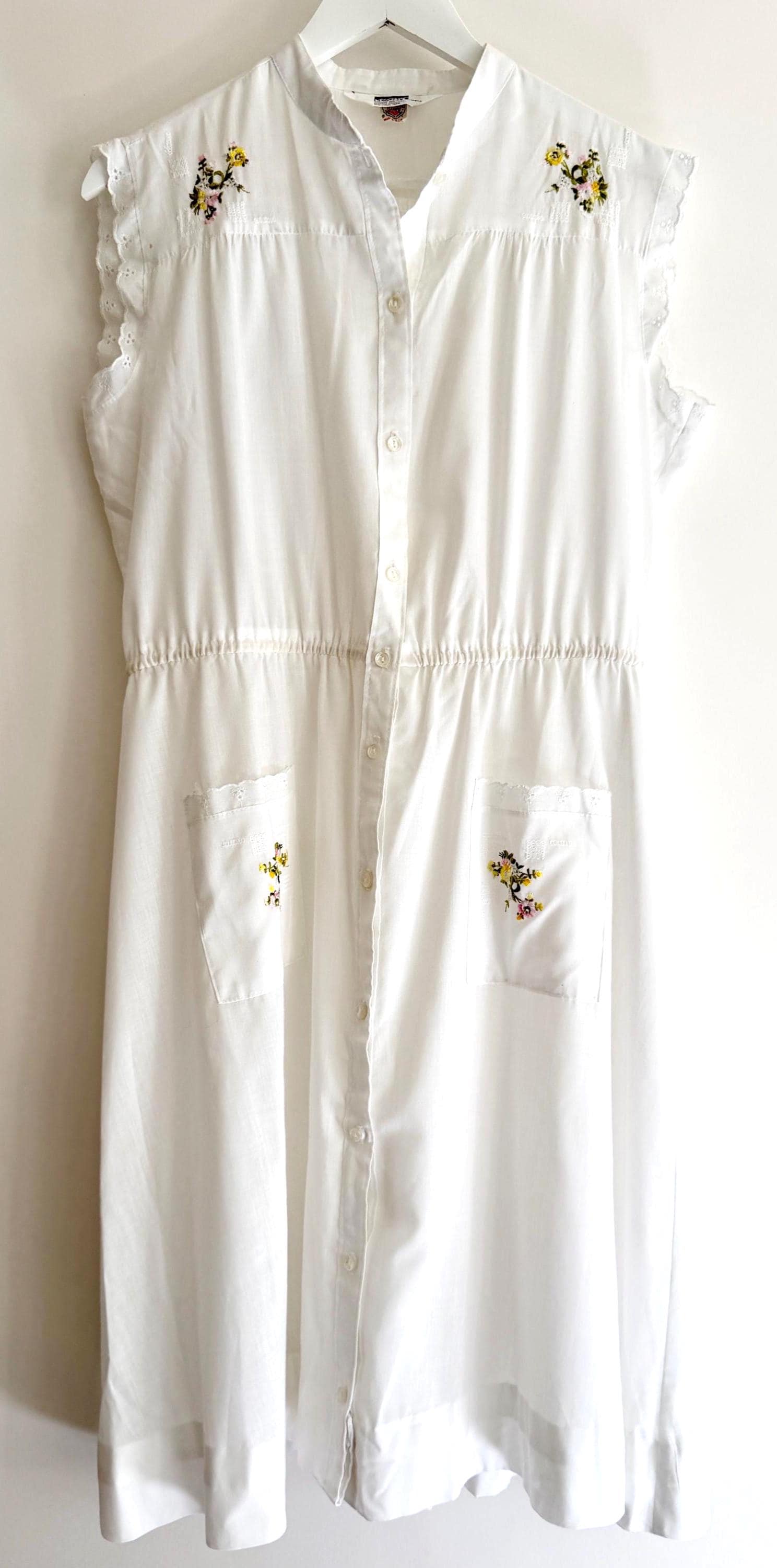 Vintage 70s Floral Embroidered White Sleeveless Summer Dress