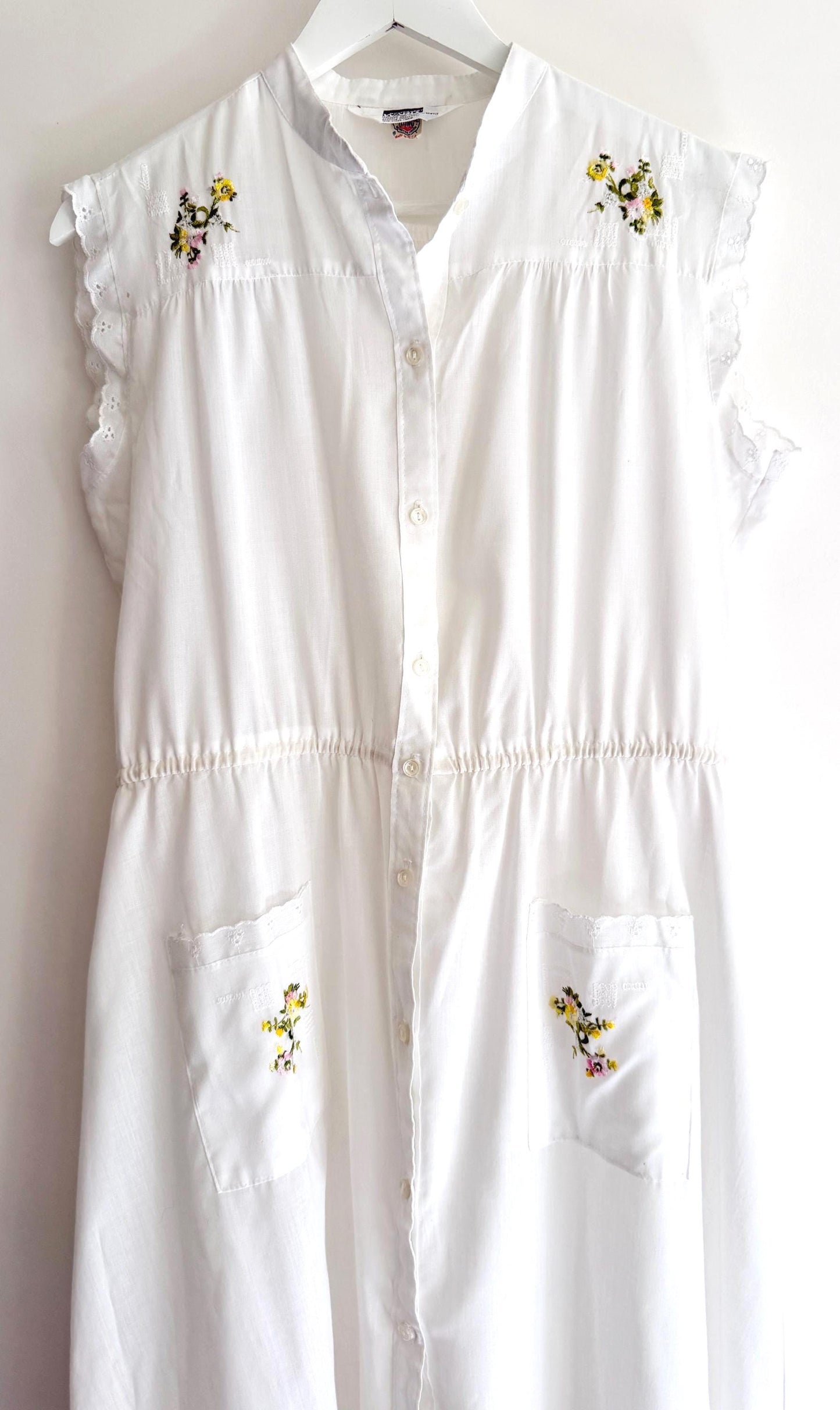 Vintage 70s Floral Embroidered White Sleeveless Summer Dress