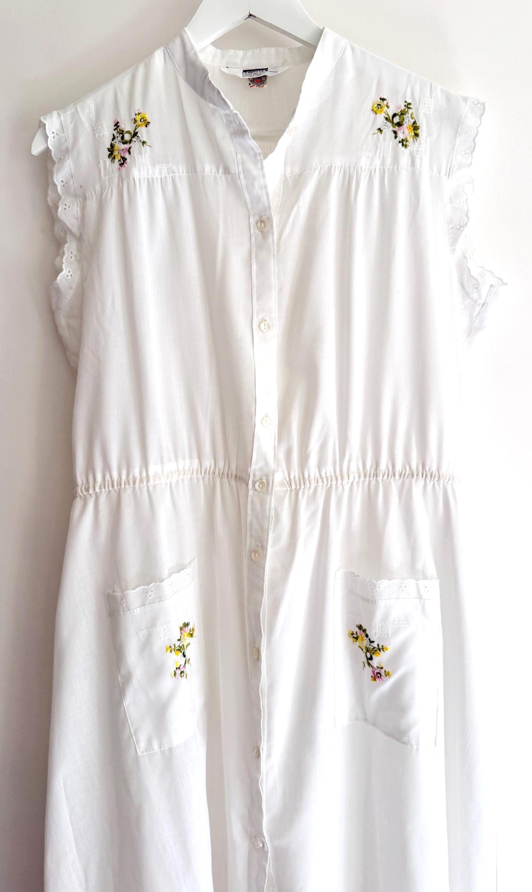 Vintage 70s Floral Embroidered White Sleeveless Summer Dress