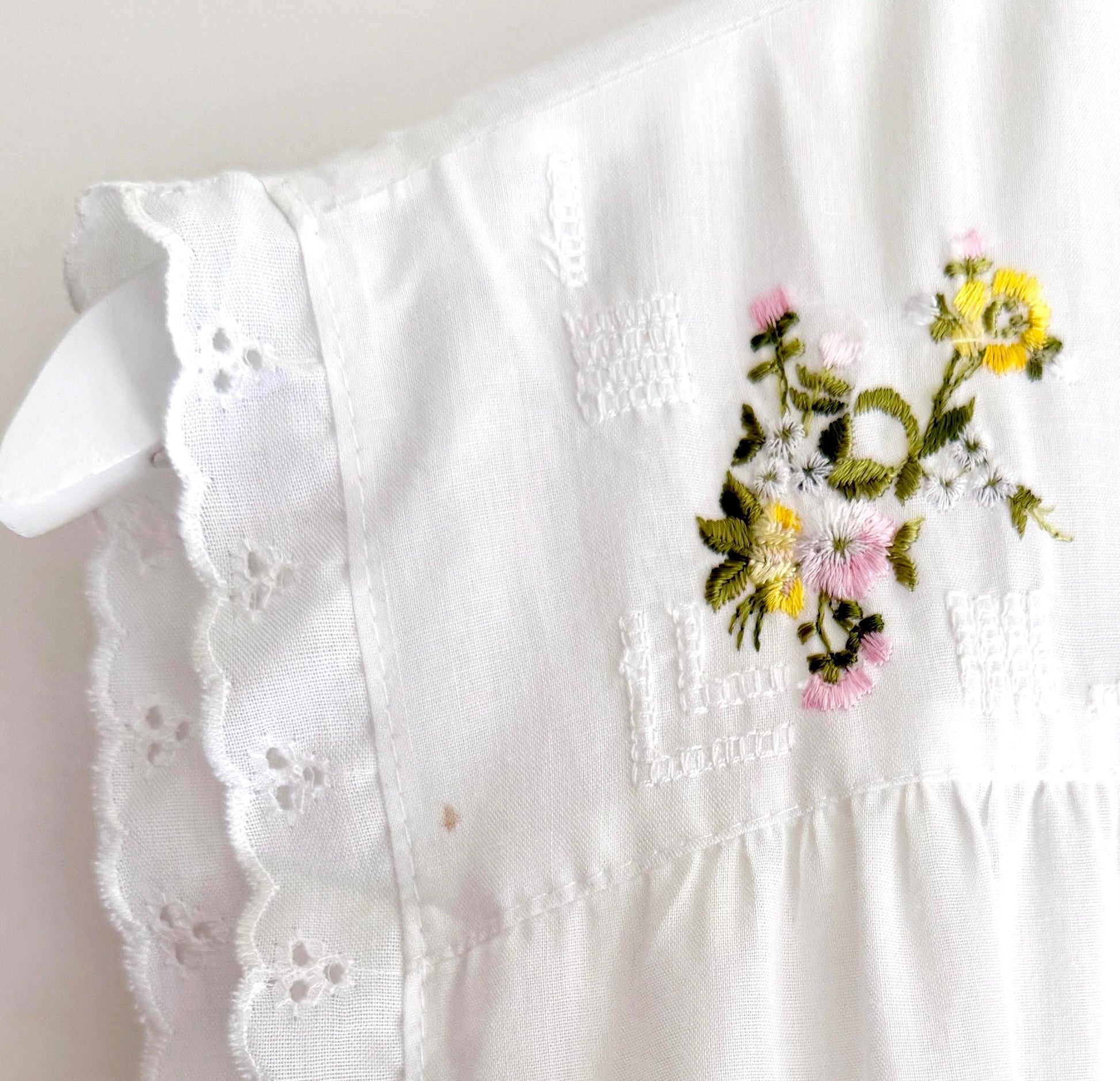 Vintage 70s Floral Embroidered White Sleeveless Summer Dress