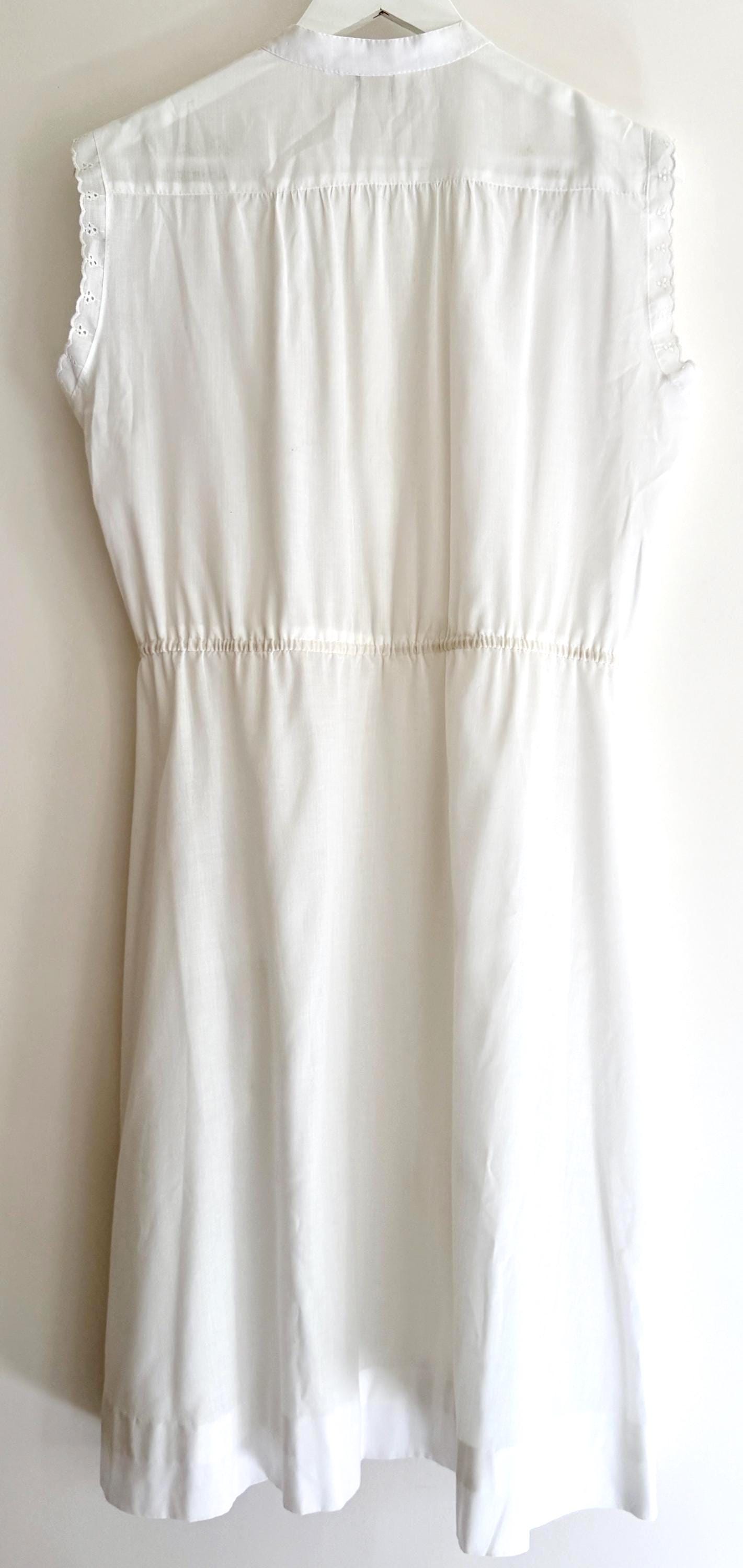 Vintage 70s Floral Embroidered White Sleeveless Summer Dress