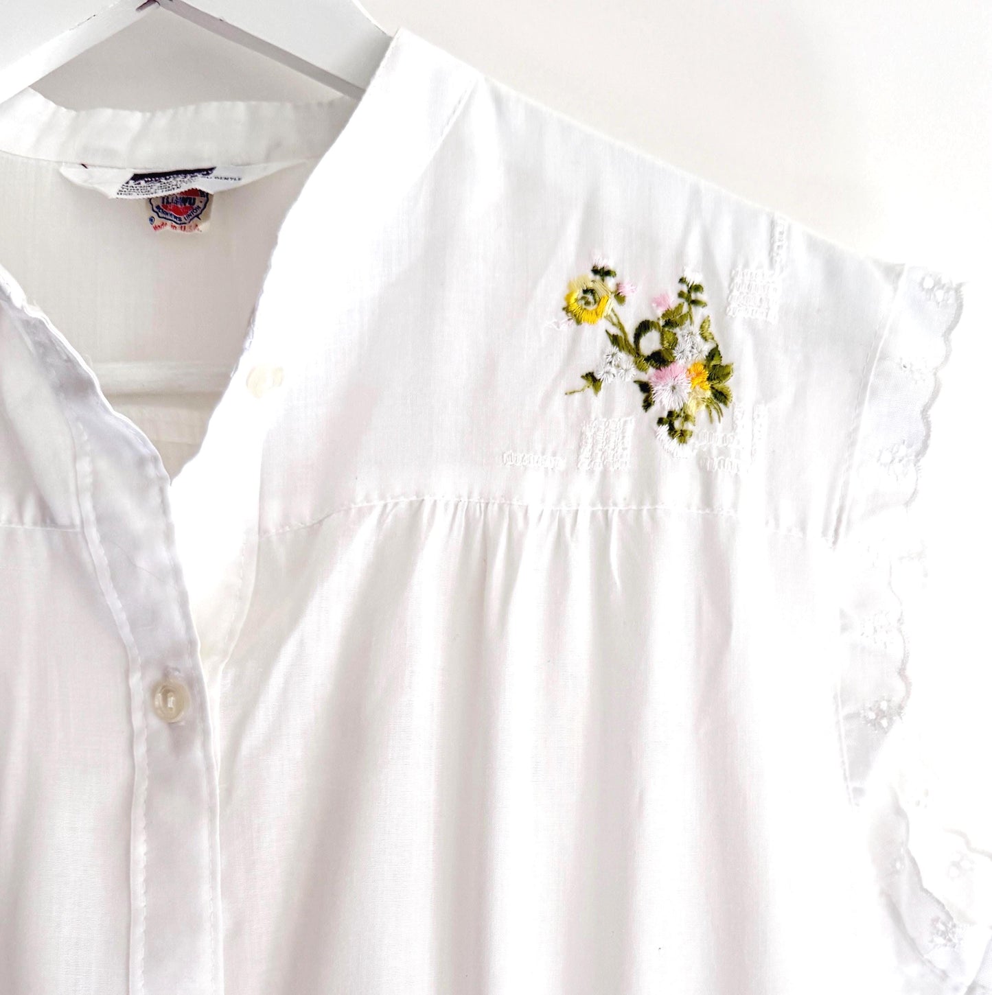 Vintage 70s Floral Embroidered White Sleeveless Summer Dress