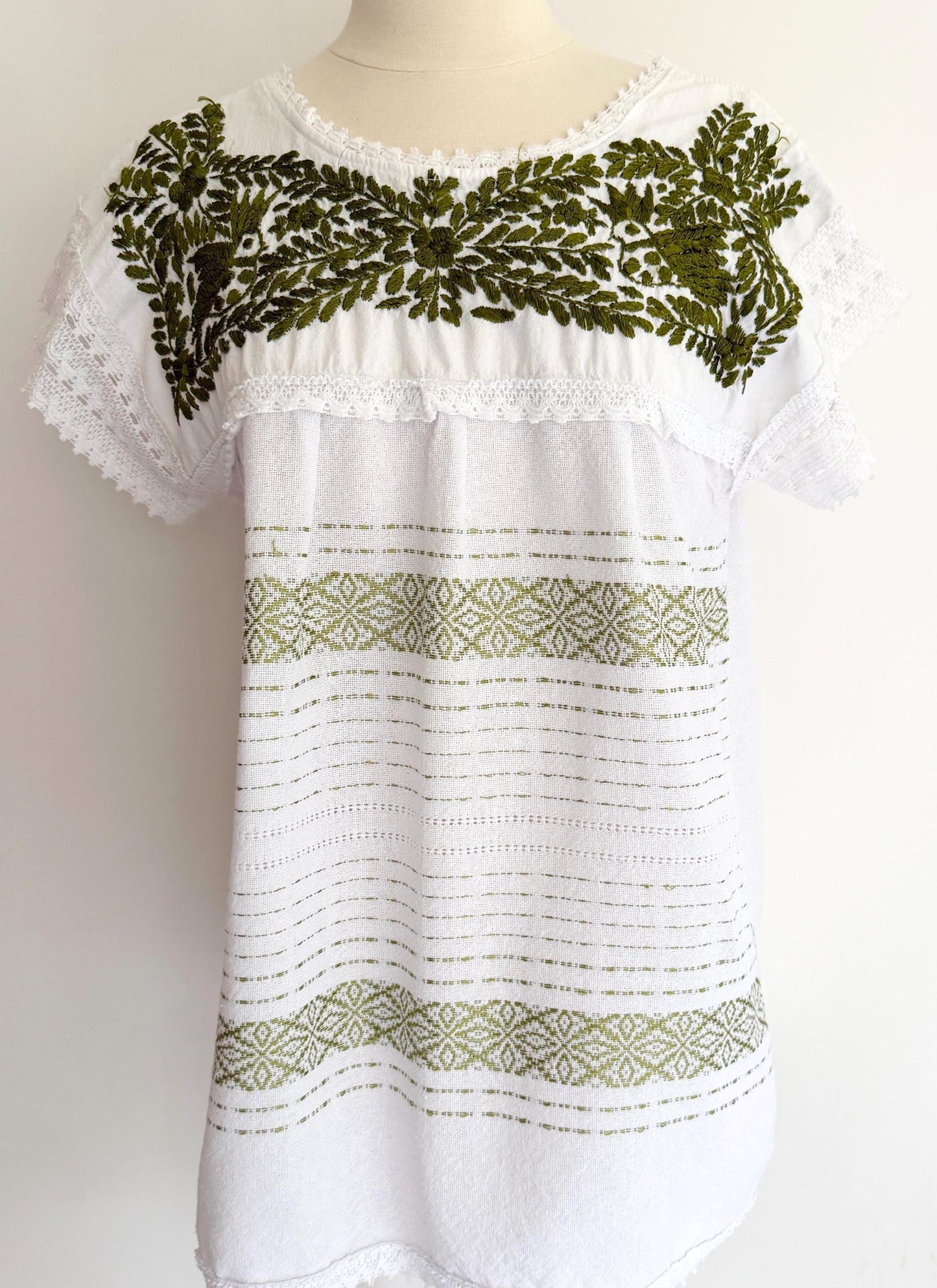 Embroidered Floral Tunic Top Vintage 70s Made in Mexico White Cotton