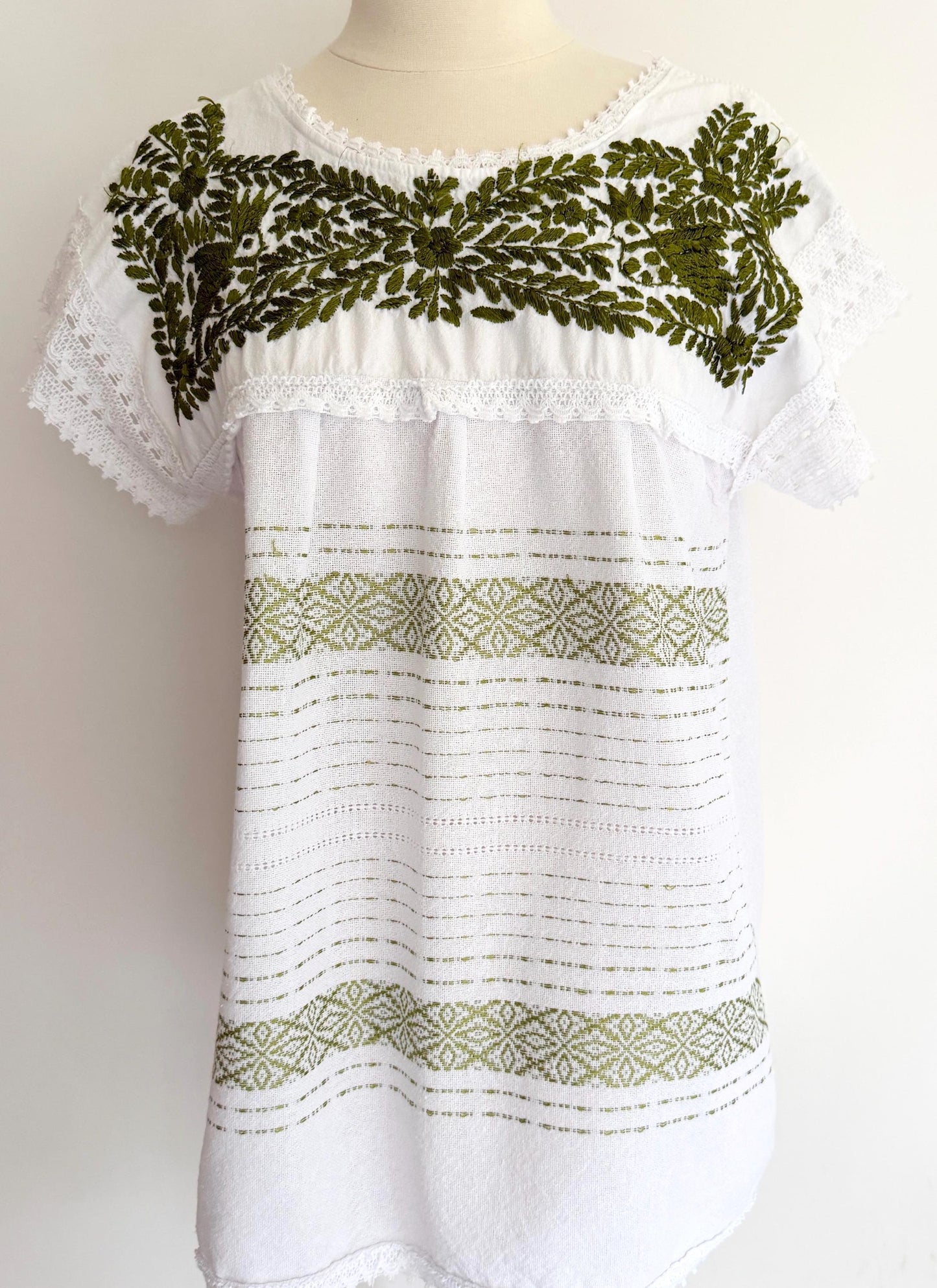 Embroidered Floral Tunic Top Vintage 70s Made in Mexico White Cotton