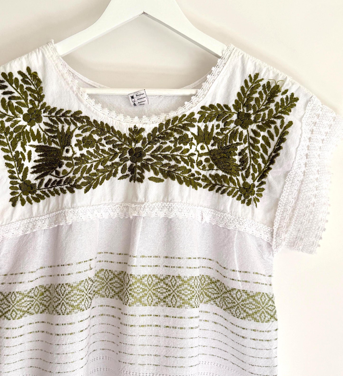 Embroidered Floral Tunic Top Vintage 70s Made in Mexico White Cotton