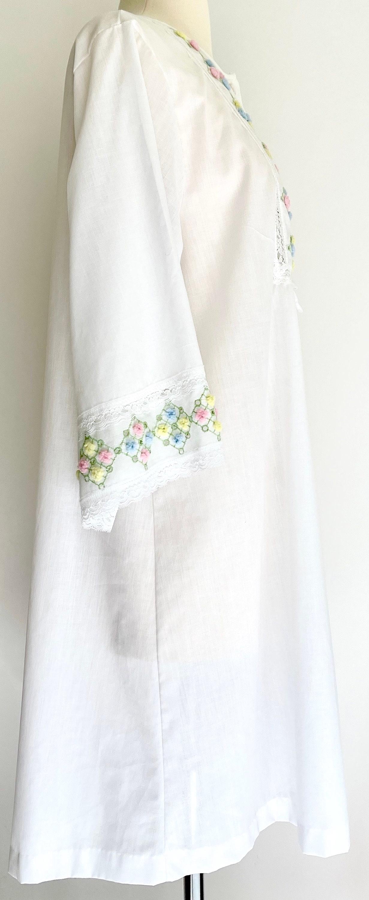 Vintage White Cover Up House Dress Pastel Floral and Lace