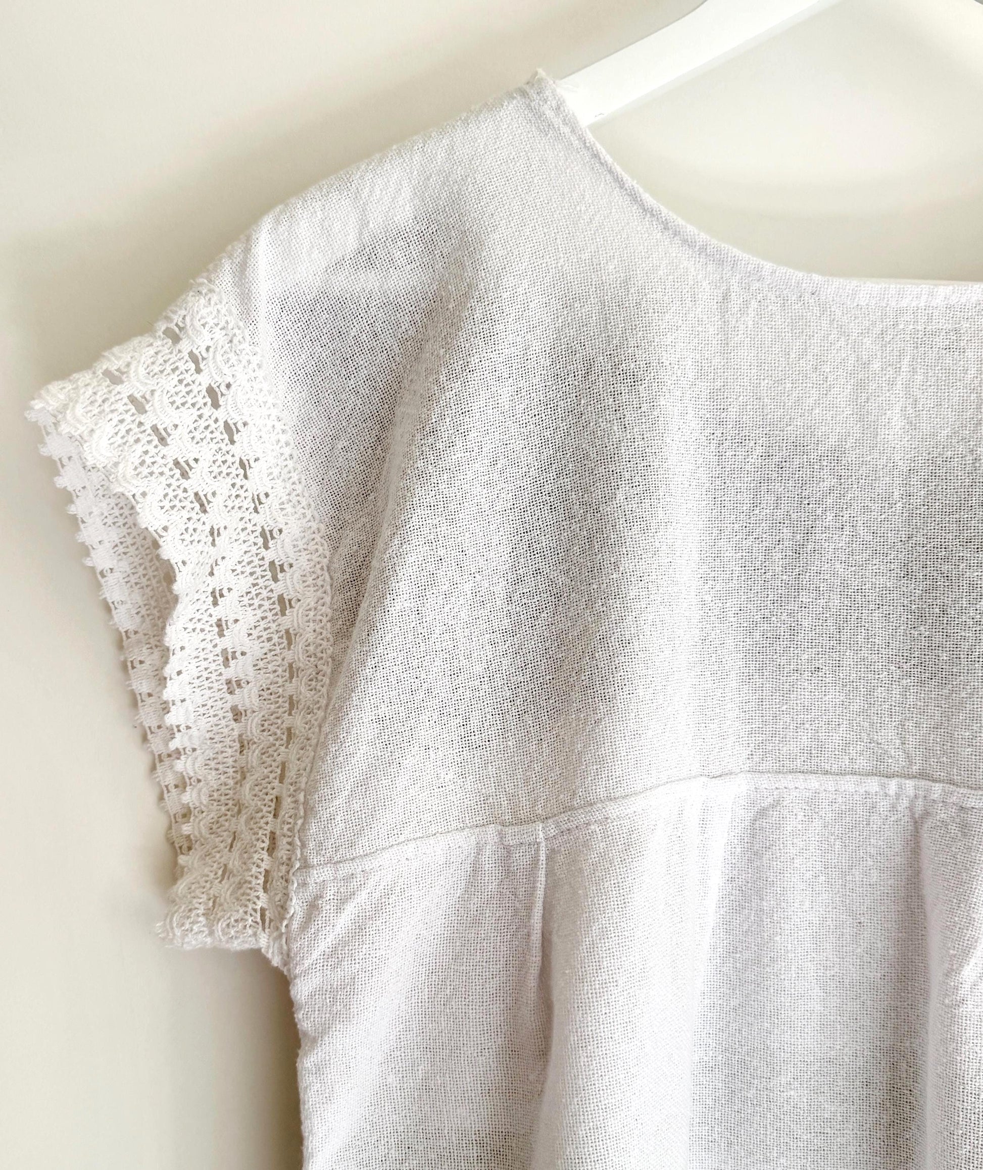 Embroidered Floral Tunic Top Vintage 70s Made in Mexico White Cotton