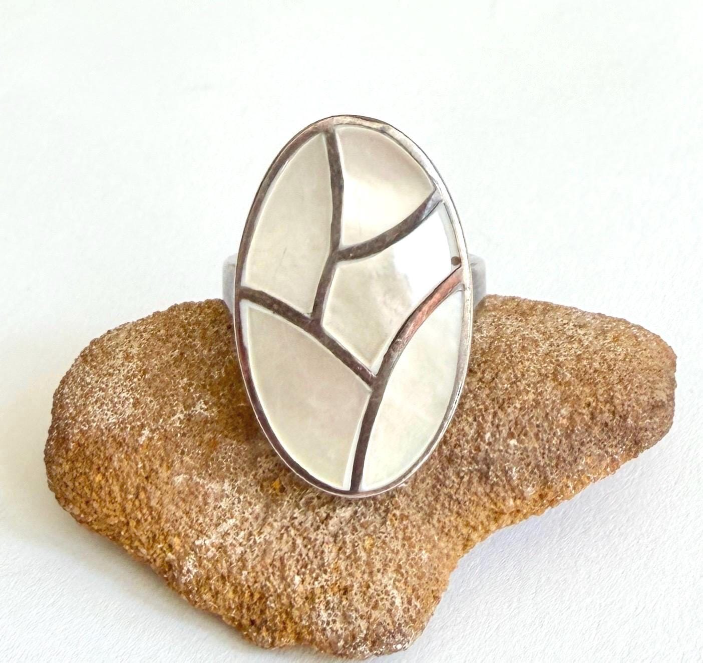 Vintage Sterling Silver Ring Oval Mother of Pearl Inlaid Face Size 5.75