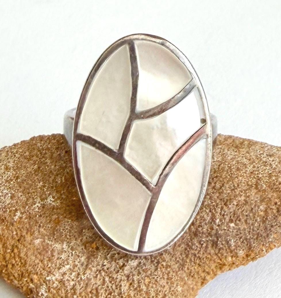 Vintage Sterling Silver Ring Oval Mother of Pearl Inlaid Face Size 5.75