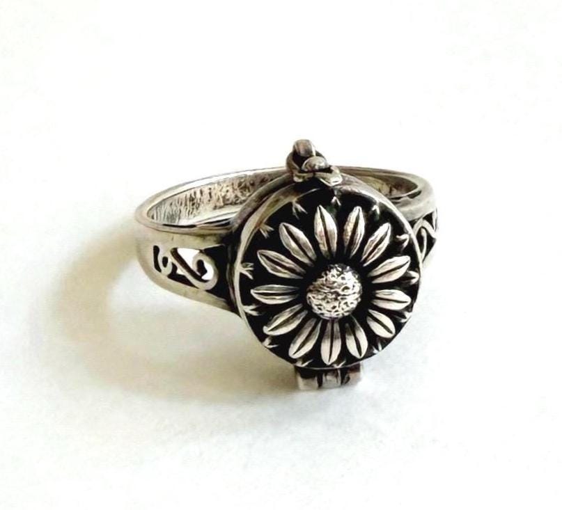 Vintage Sterling Silver Poison Ring Floral Locket Face Size 5.5